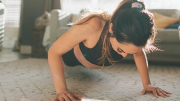 15-Minute Abs and Butt Workout You Can Easily Do at Home